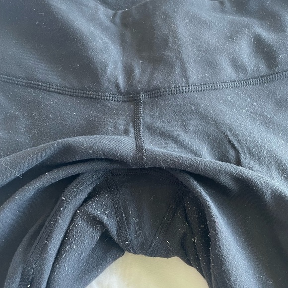 Lululemon Wunder Unders - size 6 - Picture 2 of 3